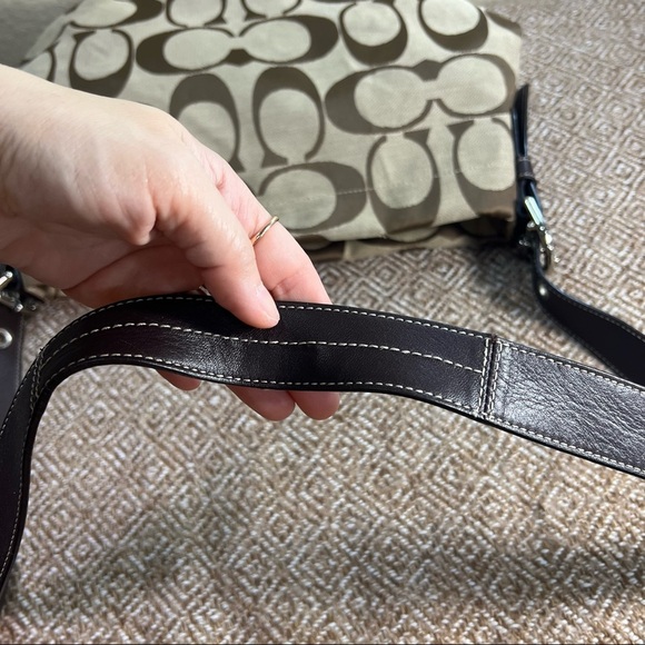 COACH TAN/BROWN HANDBAG WITH STRAP USED SOME WEAR ON BOTTOM OF FABRIC SEE PICS - Picture 4 of 15